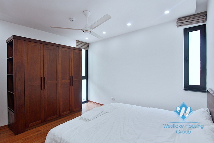 A gorgeous and brand new 2 bedroom apartment for rent in Xuan dieu, Tay ho
